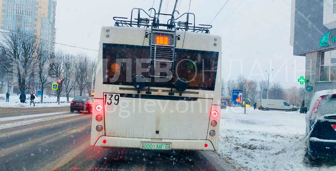 Хороший понт дороже правил! Видели, с какими модными номерами ездят троллейбусы в Могилеве?
