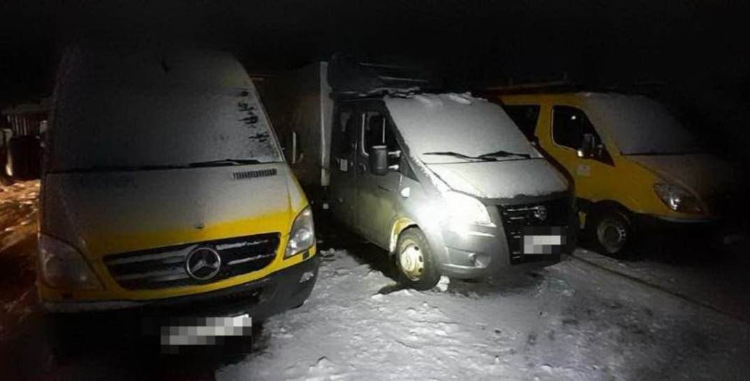 Ночью на Симонова горел грузовик — огонь чуть не перекинулся на припаркованные рядом автомобили