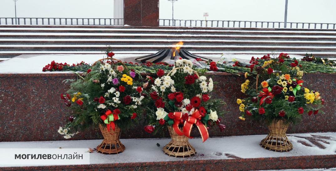 58-летний могилевчанин сначала осквернил мемориал, потом присвоил старинную монету — в итоге отправится в тюрьму на 2,5 года