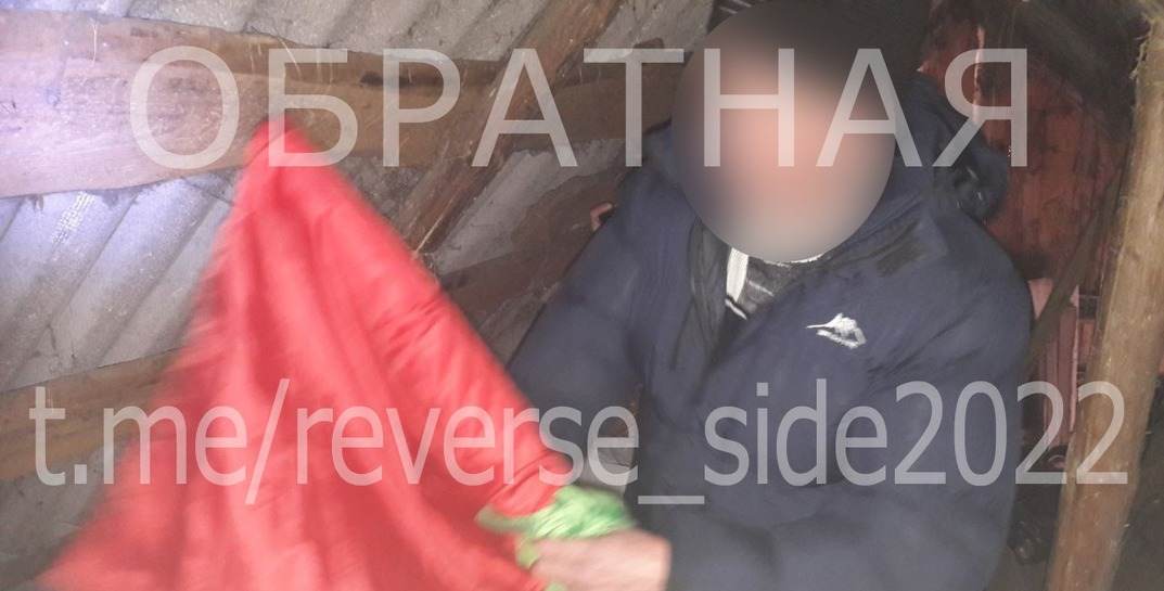 В Быховском районе мужчина сорвал со здания магазина госфлаг — ради этого даже принес из дома лестницу. Теперь у него серьезные проблемы