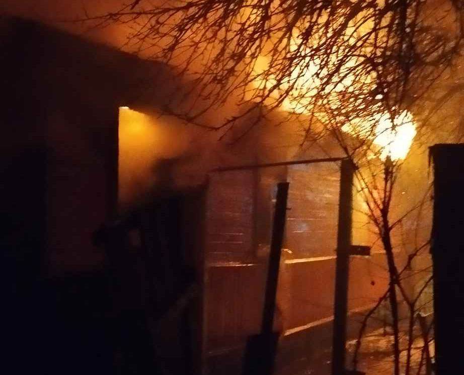 В Могилеве 20-летняя девушка вовремя проснулась и спасла свою семью на пожаре