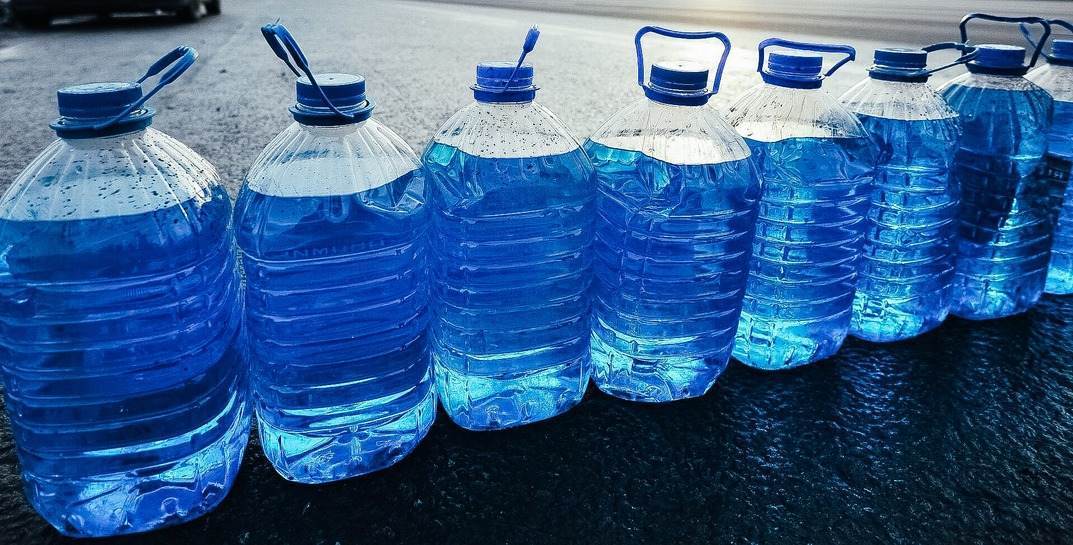 В Беларуси продавали «термоядерную» стеклоомывайку, содержание метанола в которой превысило норму в 460 раз