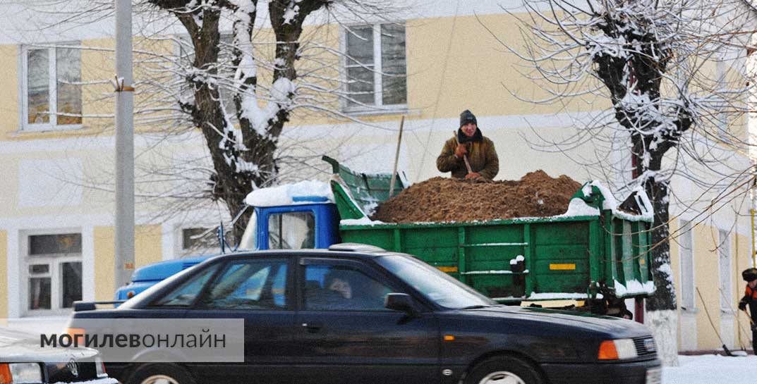 Сейчас вы узнаете, почему часто падаете этой зимой. Санэпидслужба проверила, вовремя ли убирают снег и проводят противогололедные мероприятия в Могилеве