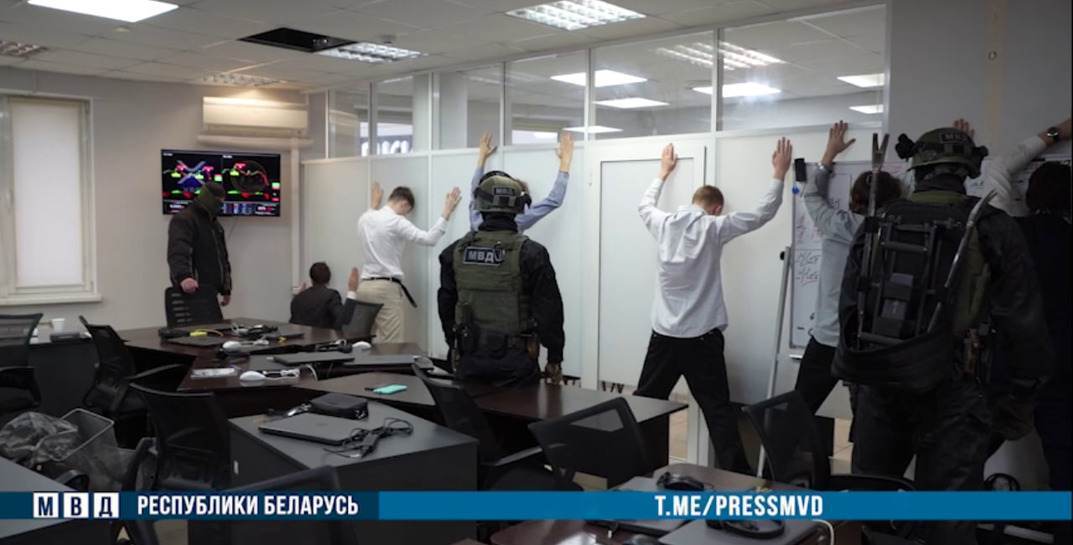 В Минске накрыли сеть мошеннических колл-центров, жестко задержаны операторы, которые разводили белорусов на деньги