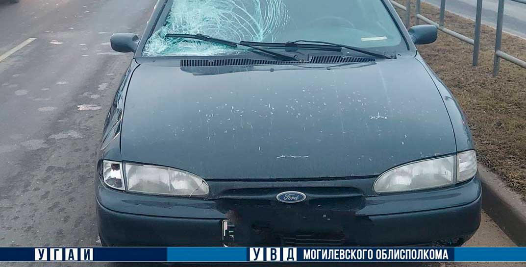 В Буйничах сбили 13-летнюю девочку, которая перебегала дорогу по регулируемому переходу — она с травмами в больнице