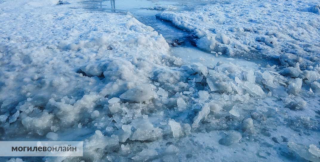 Весной нас опять ждет такой потоп, что до «Техноприбора» не будут ходить автобусы? Посмотрите, как замерзла ливневка возле завода «Зенит»