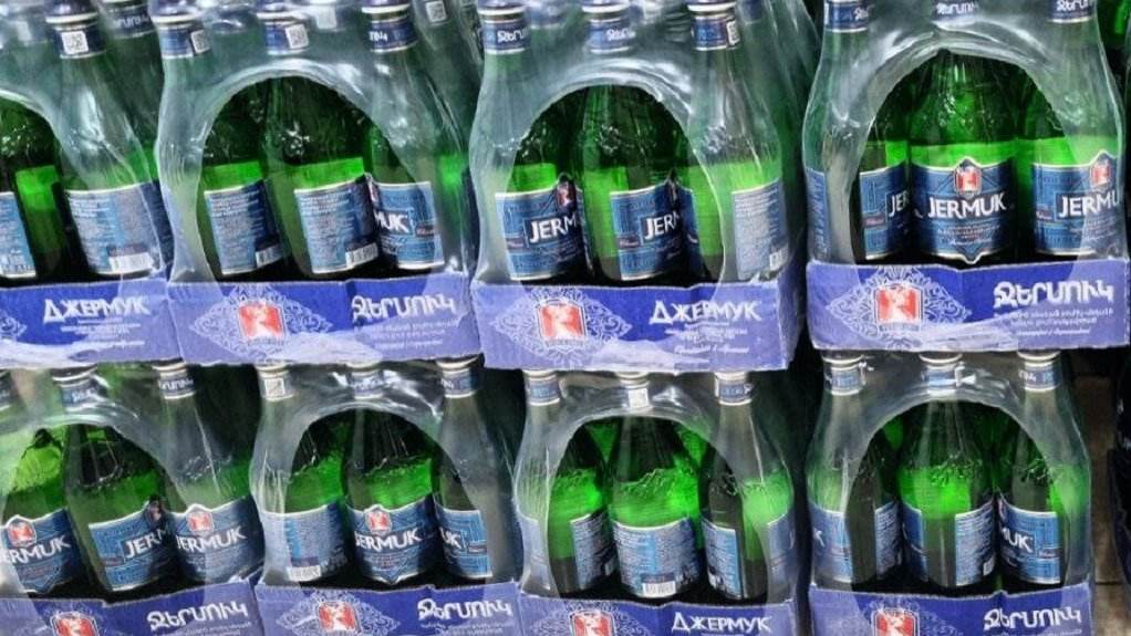 Житель Владикавказа купил бутылку минералки, отпил из нее, получил тяжелый ожог пищевода и умер. В бутылке оказался уксус