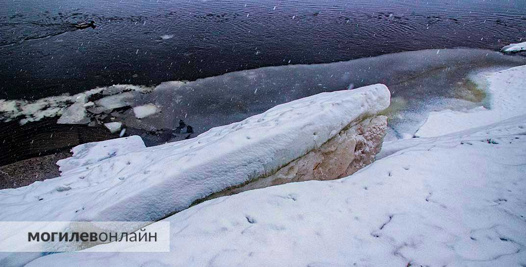 Страшно красиво — посмотрите, как выглядит берег Днепра в Могилеве, и поговорите с детьми о безопасном поведении у реки