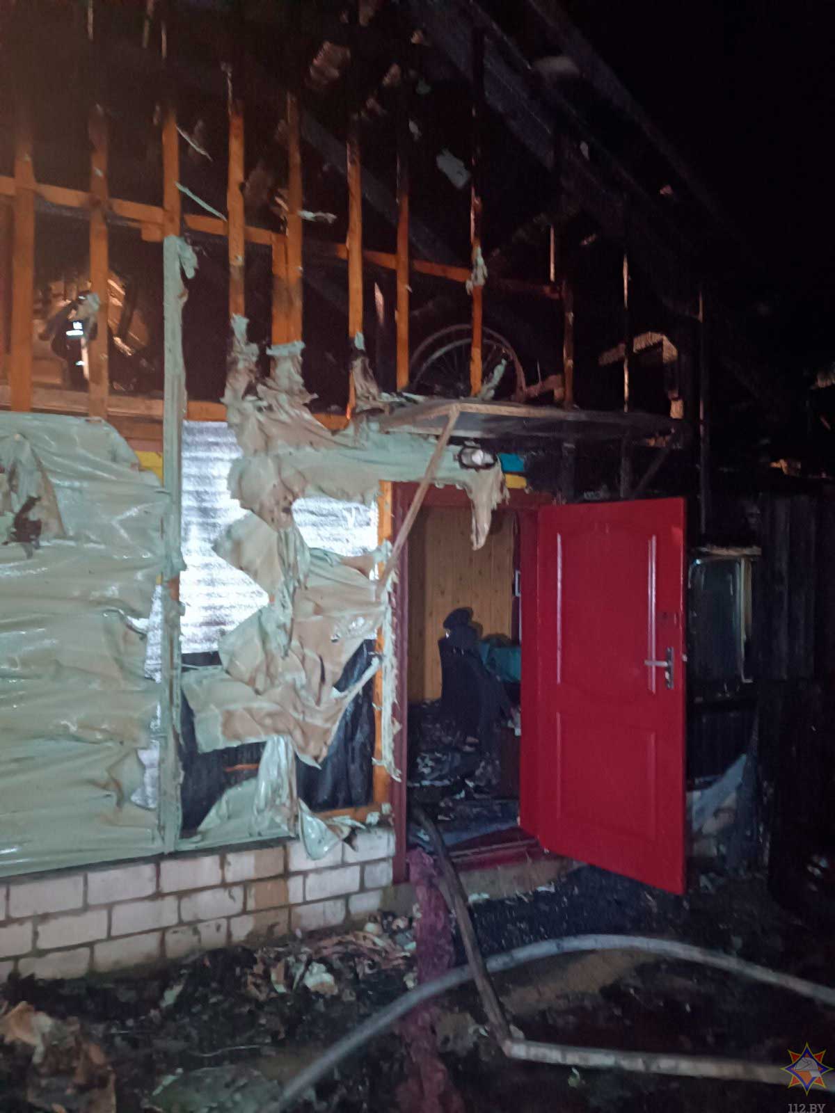 В Черикове от работы сварочного аппарата в гараже случился пожар, который перекинулся на дом. Пострадал 58-летний хозяин