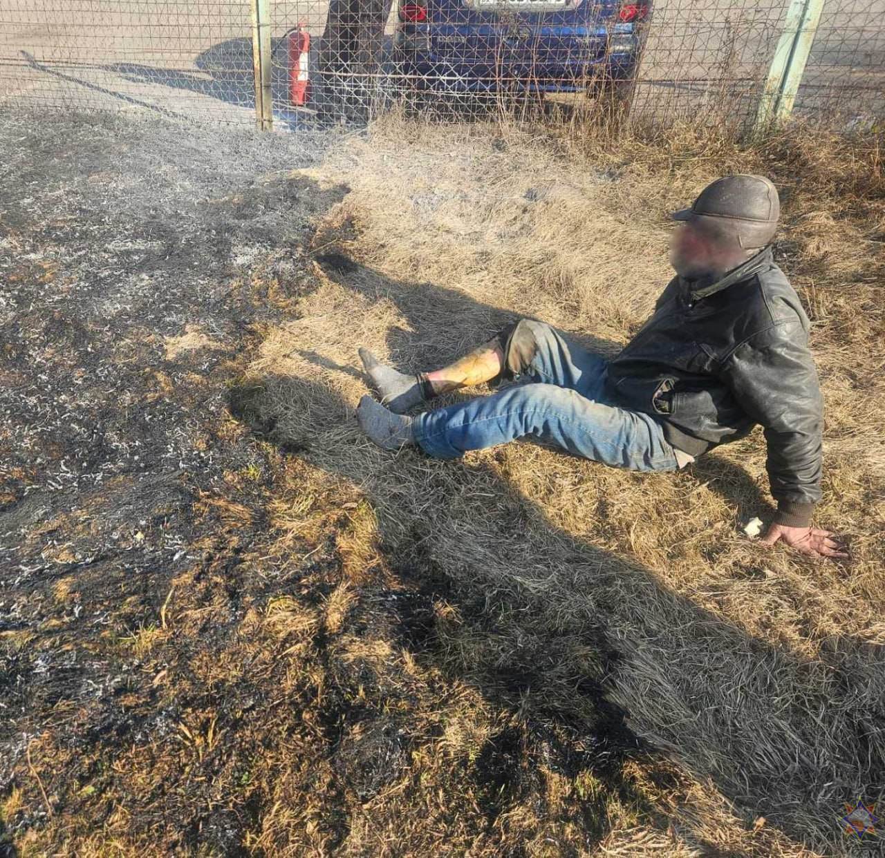 В Могилеве в сухой траве обгорел бомж