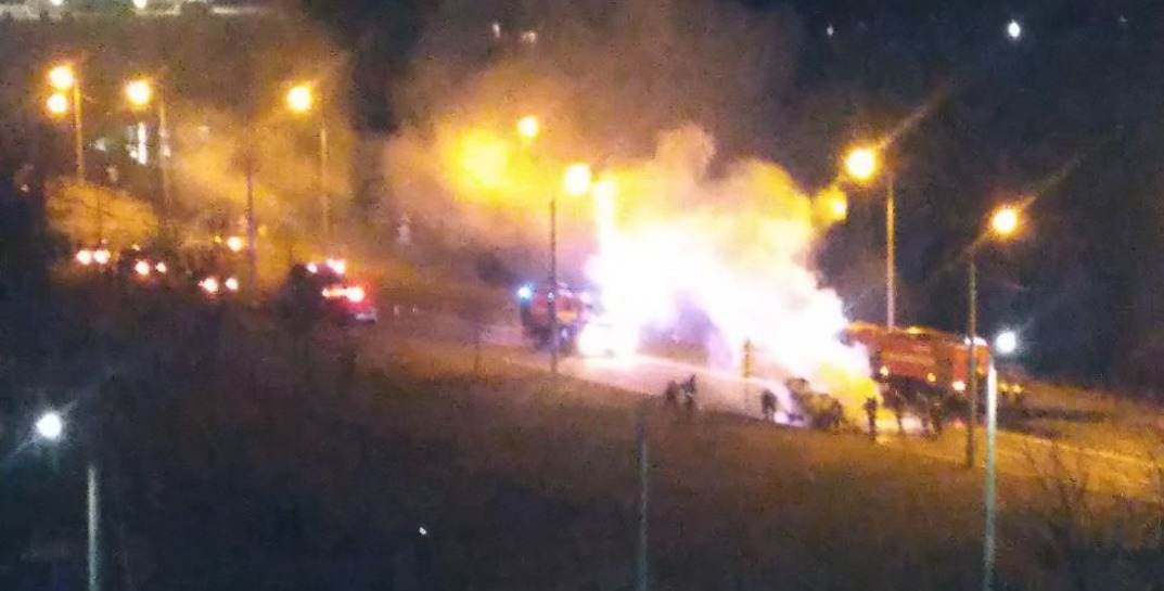 Вчера вечером на Фатина прямо посреди дороги горел автомобиль