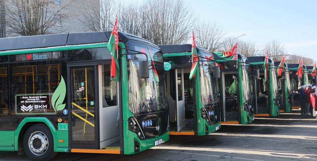 Шклов полностью перейдет на экологический общественный транспорт — местному автопарку передали 15 электробусов
