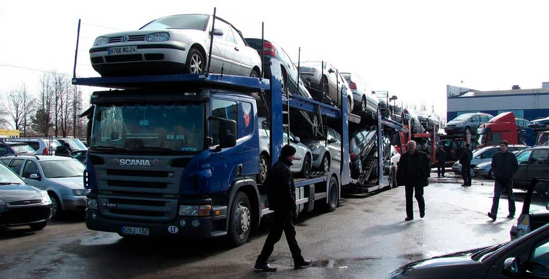 Следуя примеру Польши, Латвия запрещает вывоз машин в Беларусь