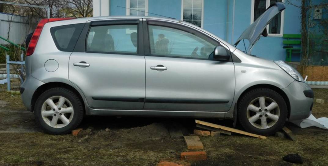 В Калинковичах мужчину насмерть придавило автомобилем