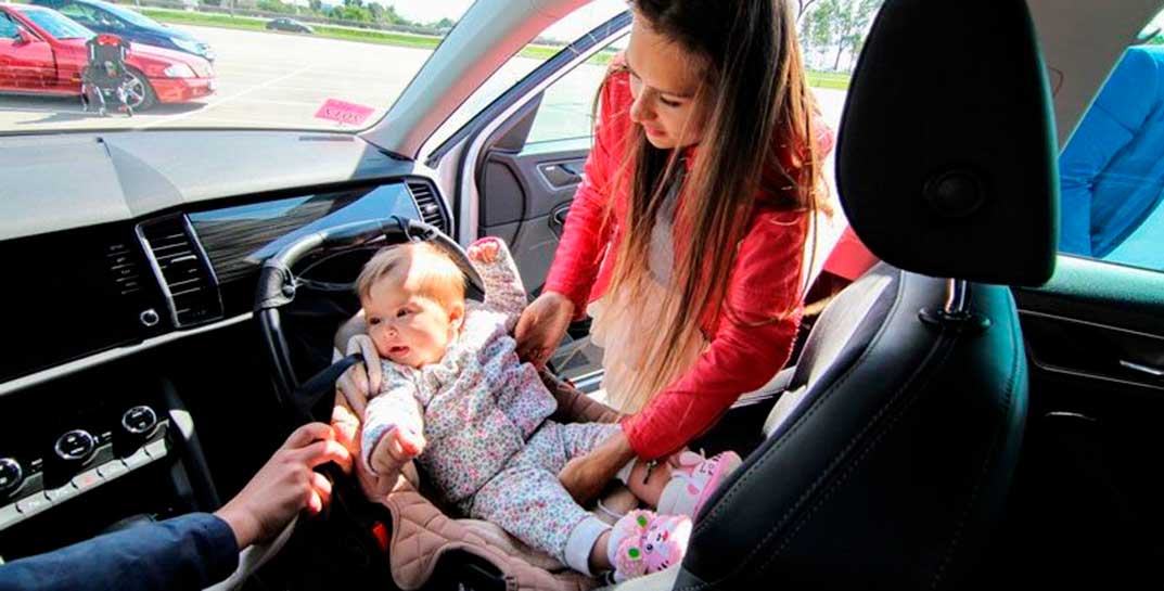 Можно ли перевозить ребенка без автокресла в такси? В ГАИ дали ответ