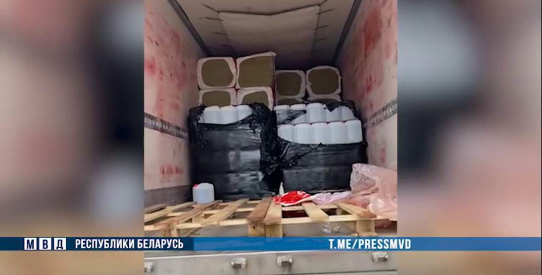 В Быховском районе остановили водителя, который перевозил в грузовике 19 тысяч литров контрафактного спирта