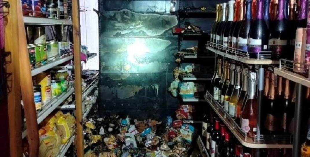 В Минске 14-летний школьник зажигалкой поджег коробку в магазине, потому что стало скучно. Случился серьезный пожар