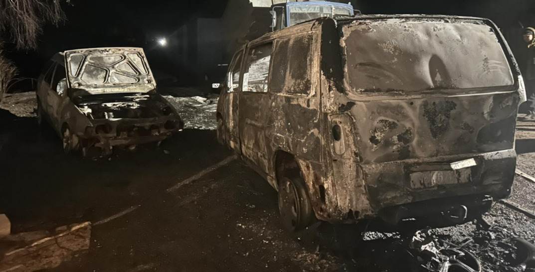 В Хотимском районе за ночь у мужчины сгорели сразу два автомобиля