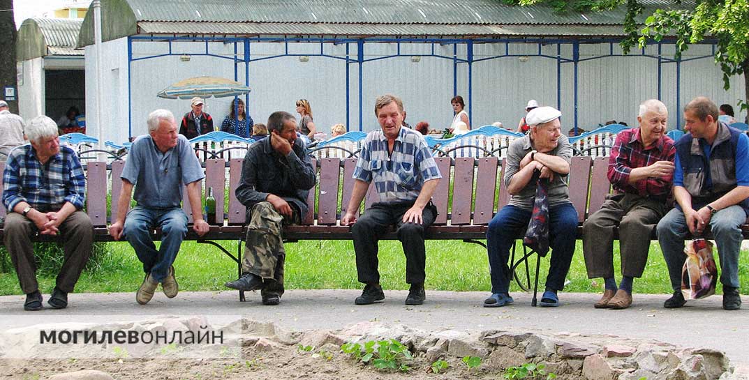 Минчанин попытался взыскать алименты с сына, которого видел несколько раз в жизни. Что решил суд?
