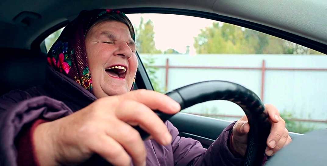 103-летнюю пенсионерку с просроченными правами задержали за опасное вождение