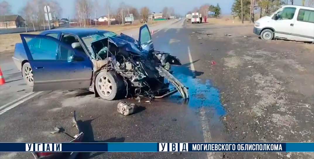 Страшное ДТП вблизи Могилева сегодня утром: 1 человек погиб, 4 доставлены в больницу