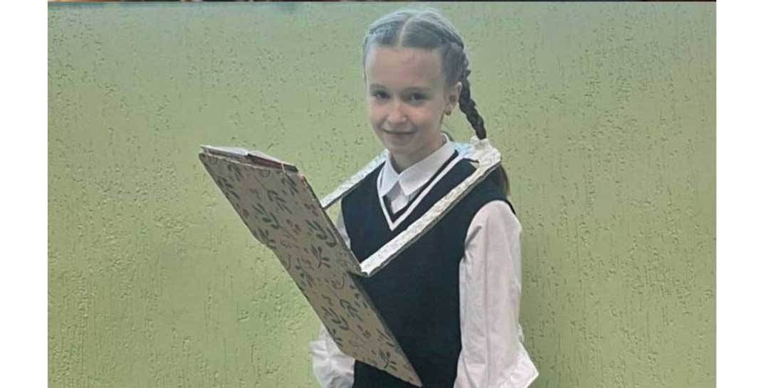 9-летняя белоруска придумала доску для чтения, которая надевается на шею, и запатентовала изобретение