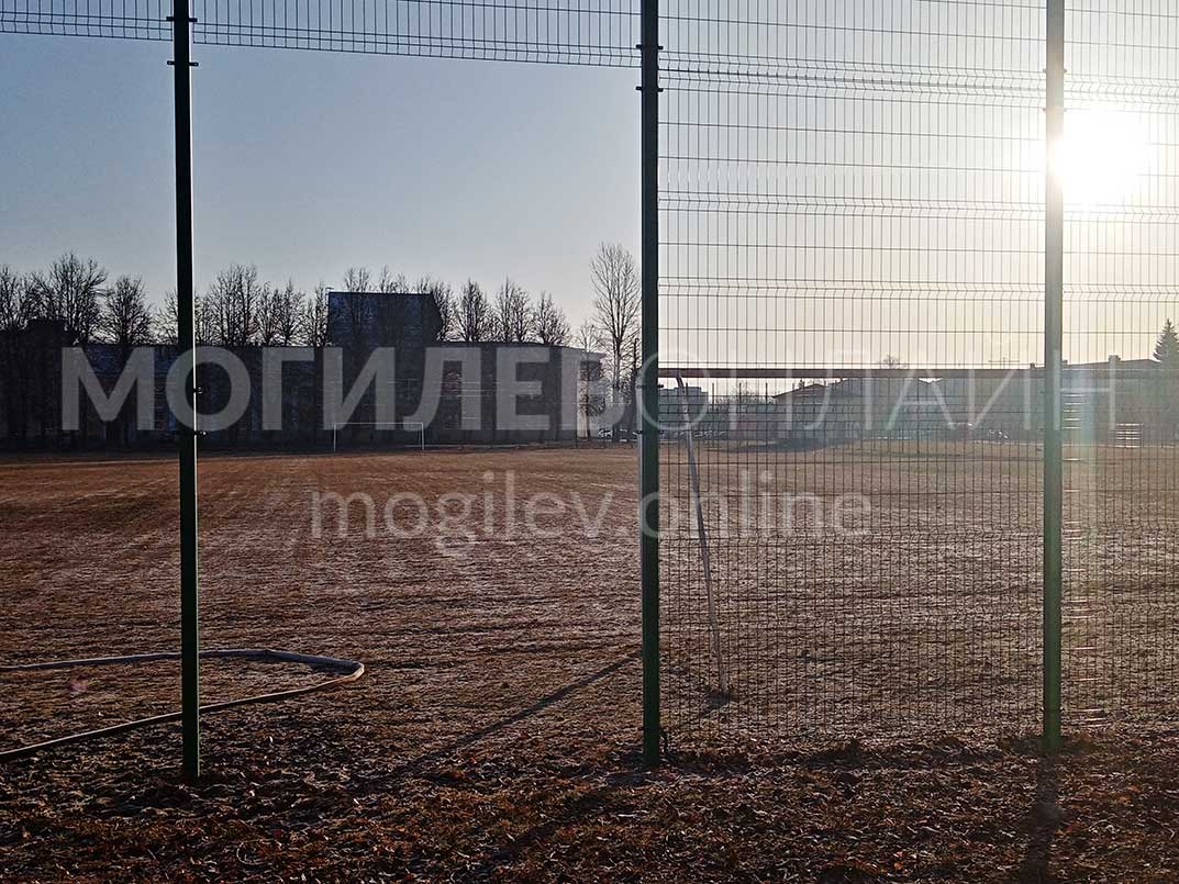 Могилевские футболисты будут тренироваться с комфортом — посмотрели, как продвигается модернизация спортивного объекта на стадионе «Химик»