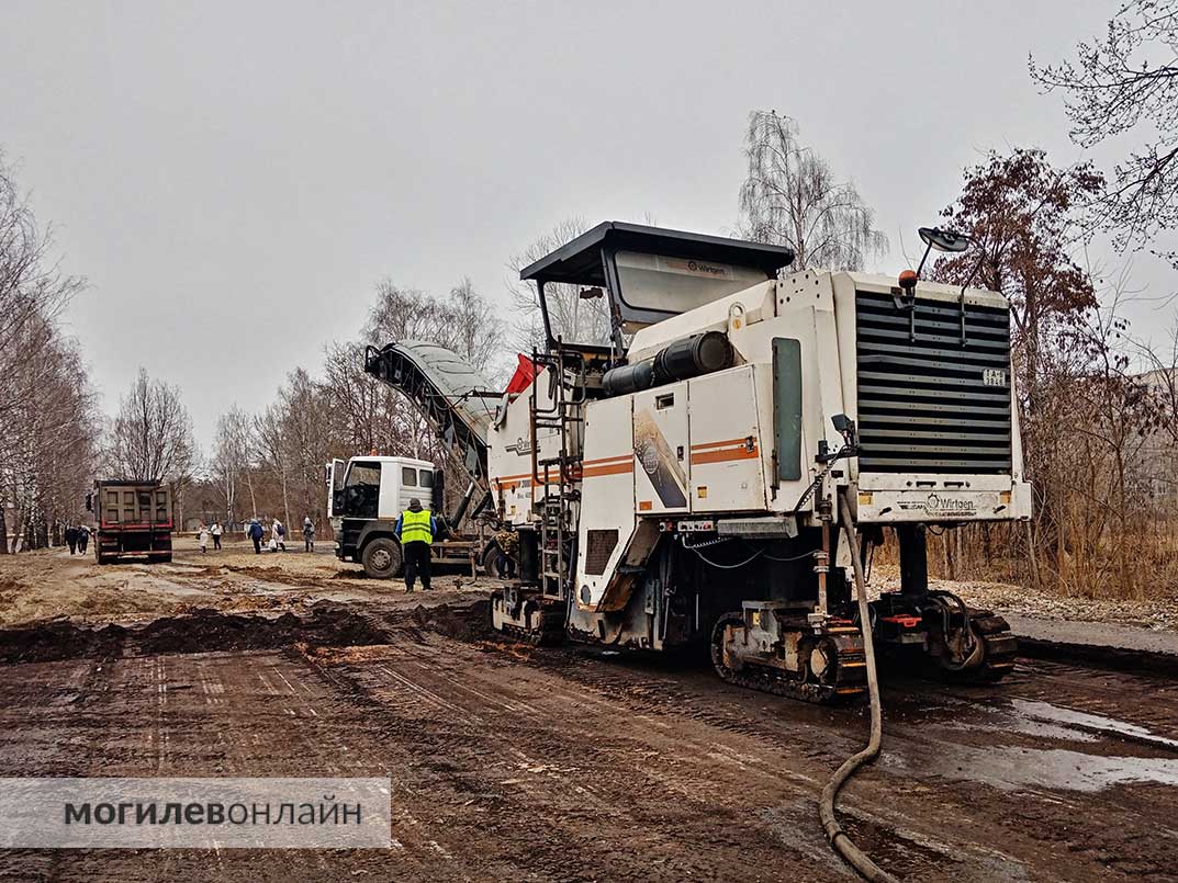 «Эта дорога была головной болью» — в Могилеве начали ремонт проблемного участка по Днепровскому бульвару