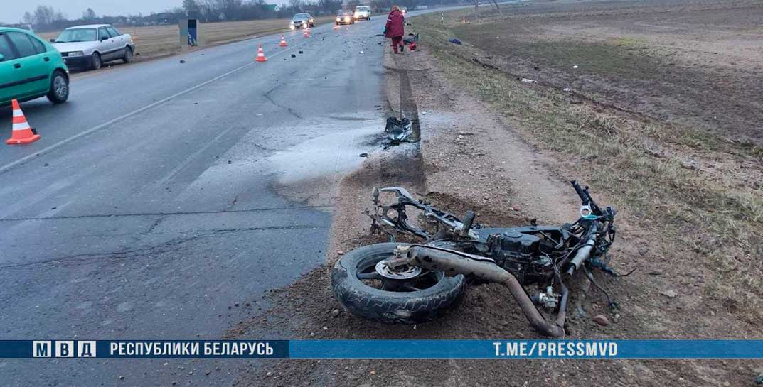 В Слуцком районе легковушка столкнулась с мотоциклом — два человека погибли