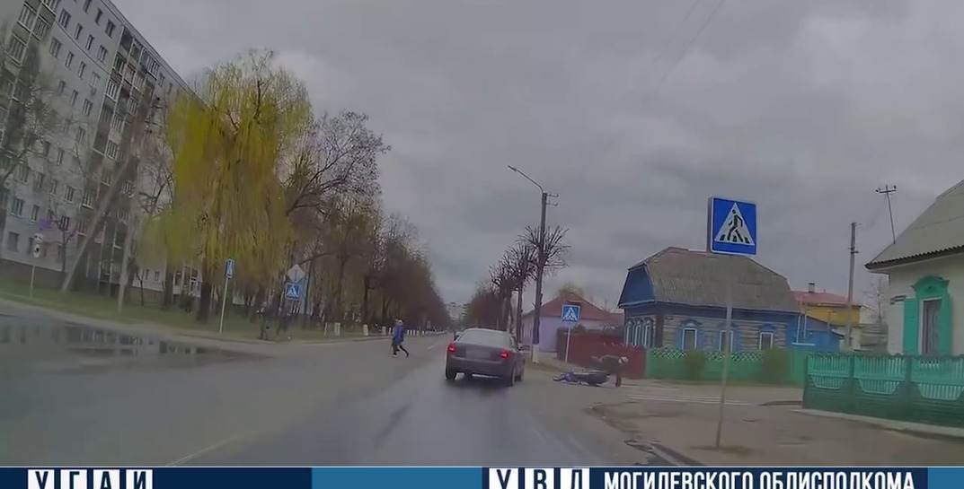 В Бобруйске водитель мопеда не уступил дорогу легковушке и попал в больницу