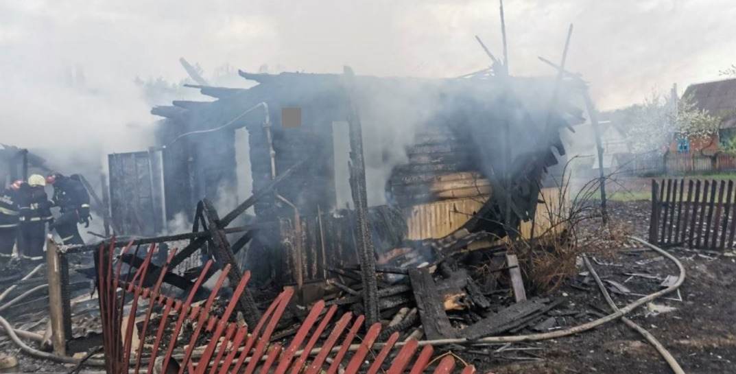 В Березовском районе сгорел дом многодетной семьи — погибли четыре ребенка