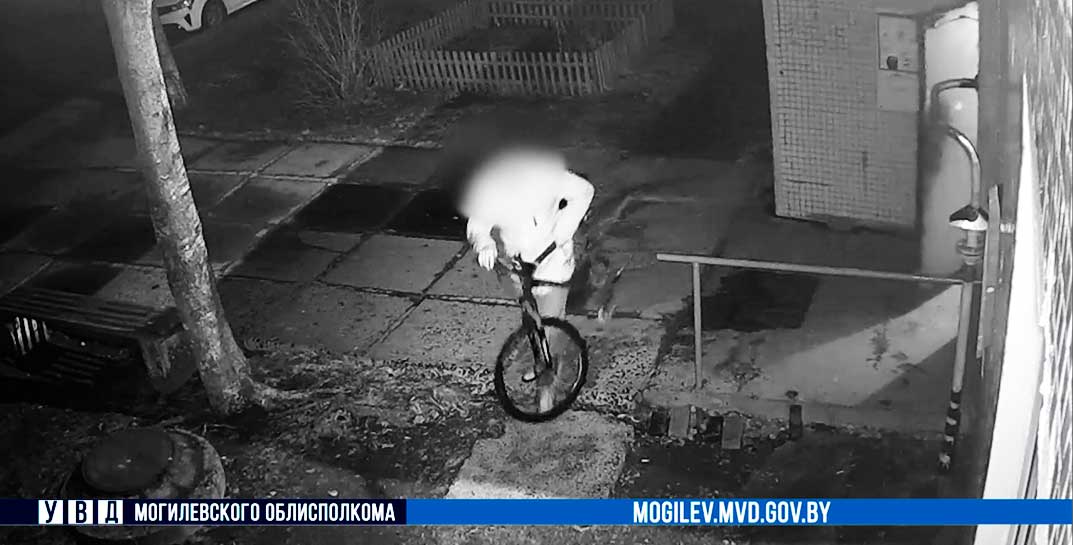 Могилевчанин украл в подъезде велосипед без колеса, чтобы сделать подарок