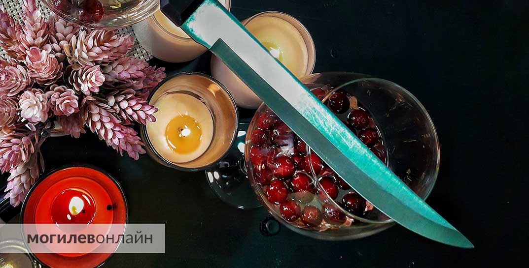В Горецком районе мужчина ударил ножом в грудь женщину из-за того, что она не ответила взаимностью
