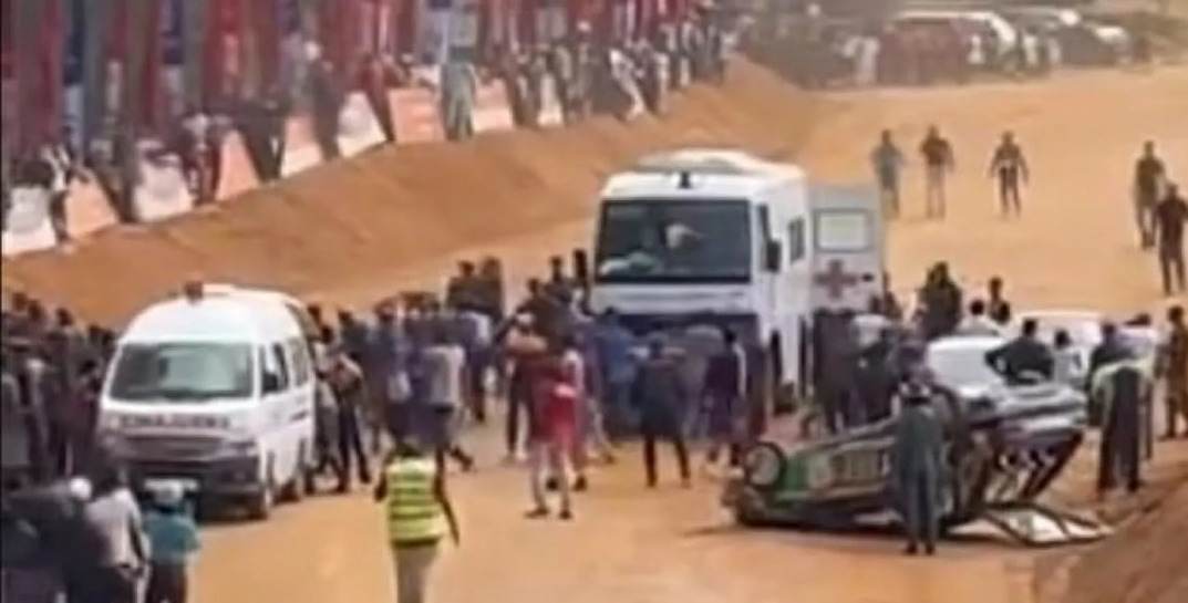 В Шри-Ланке гоночный автомобиль въехал в толпу зрителей — 7 человек погибли, 21 пострадал