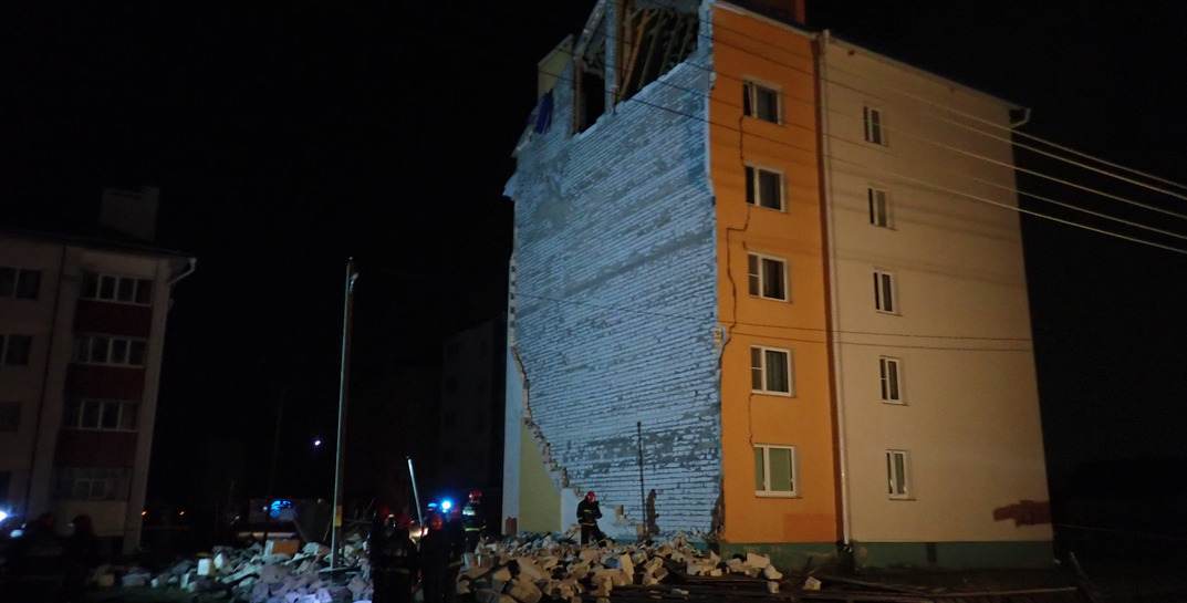 В Гомельском районе во время непогоды обрушилась стена пятиэтажки