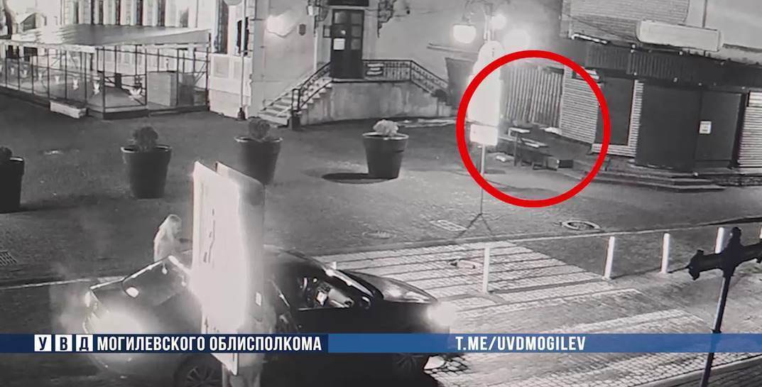 Могилевчанка забыла на улице сумку с ценными вещами — их забрал прохожий и попал под уголовку