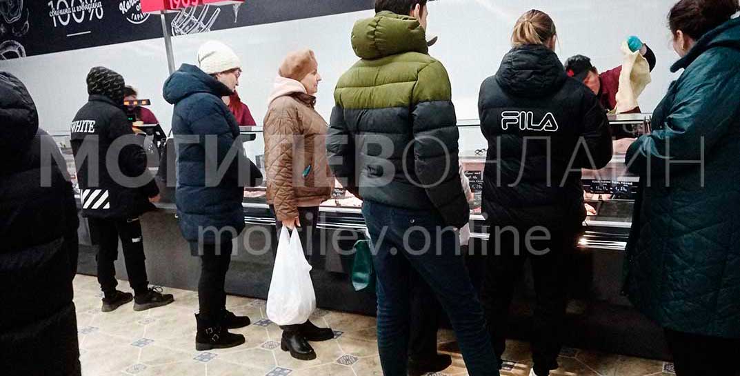 Подорожали куры, алкоголь и туруслуги: Белстат рассказал, как изменились цены в Беларуси в марте