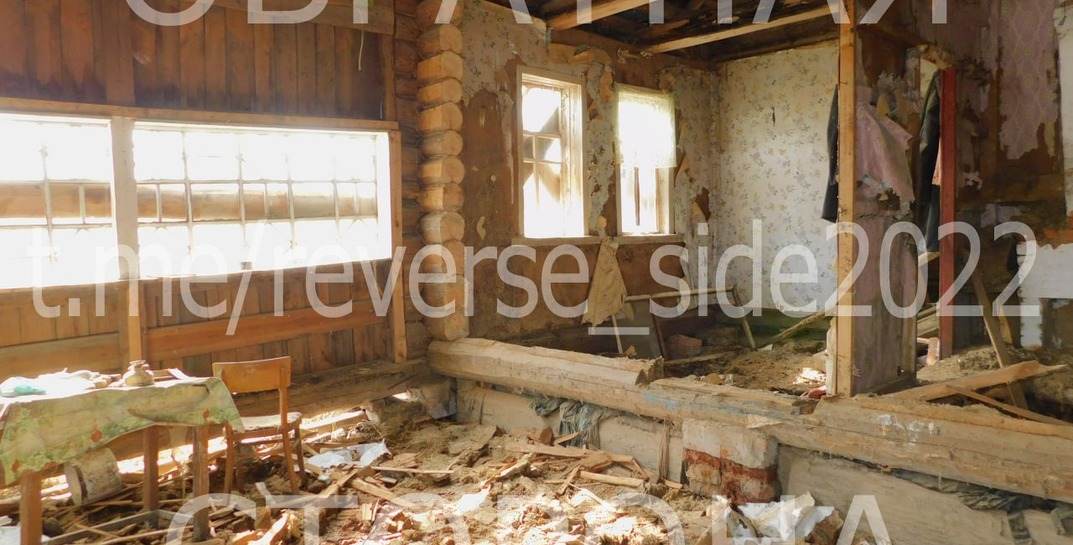 В Краснопольском районе двое мужчин выпилили стену у односельчанки — таким образом они решили запастись дровами