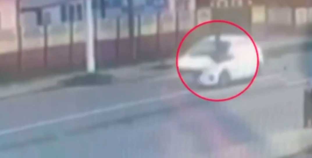 Жесткое видео. В Витебске ребенок решил перебежать через переход и попал под машину