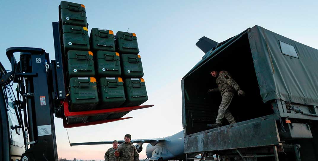 Байден подписал законопроект о помощи Украине. Пентагон уже объявил о начале отправки оружия Киеву из нового пакета