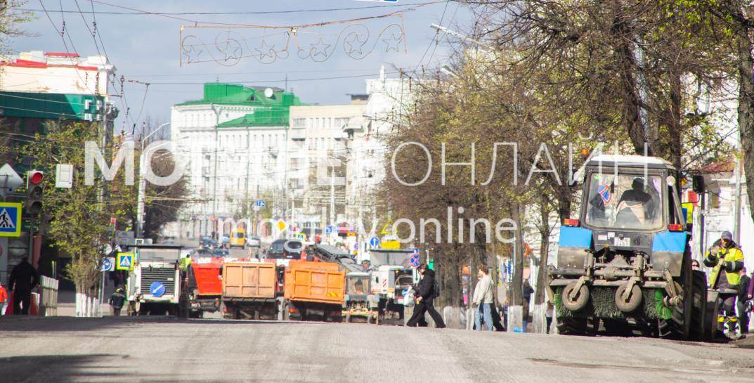 В Могилеве начали ремонтировать дорогу на Первомайской — посмотрели, что там происходит прямо сейчас