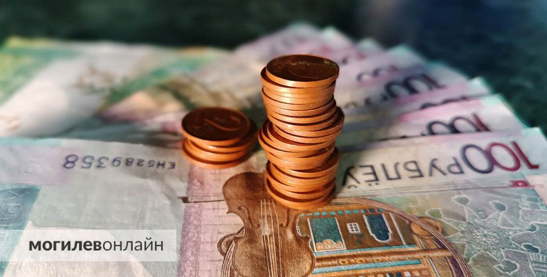 В Могилеве женщина поработала продавцом пару дней и уволилась, а спустя полгода с ее карты списали деньги за ущерб предприятию — вернуть их удалось только после вмешательства прокуратуры