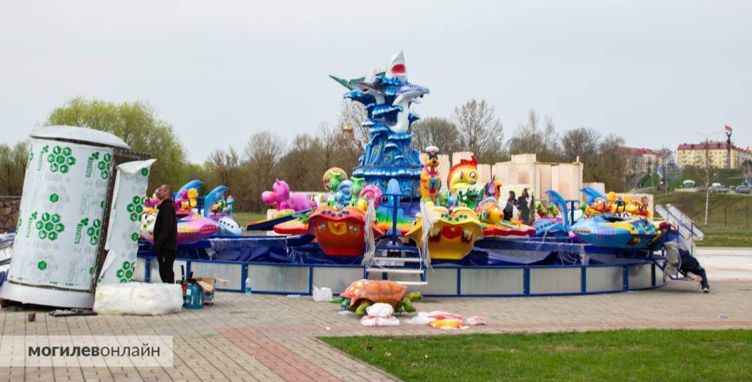 В Могилев привезли новые аттракционы — парк откроется совсем скоро