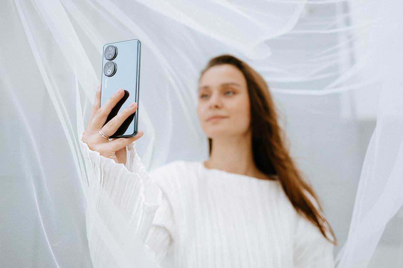 HONOR 90