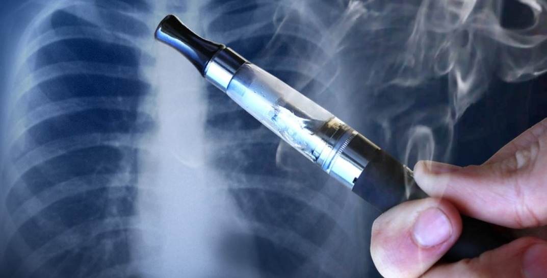 Ученые выяснили, что у курильщиков, которые переходят с сигарет на вейпы, выше риск получить рак легких