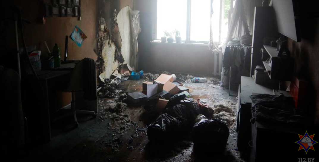 В Могилеве горело общежитие по улице Кедровой. Из здания эвакуировались 7 взрослых и 3 ребенка