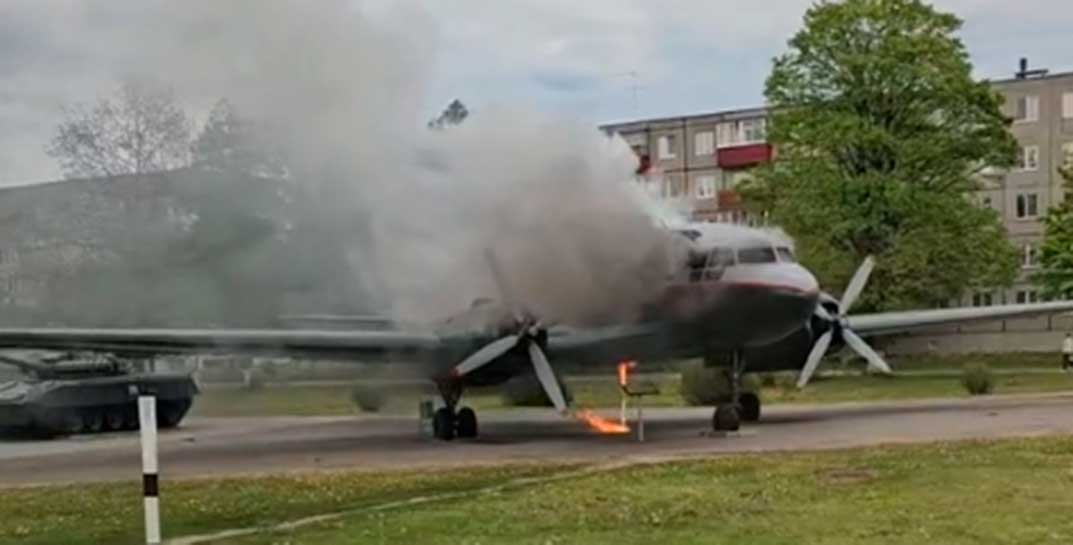 В Докшицком районе дети подожгли самолет