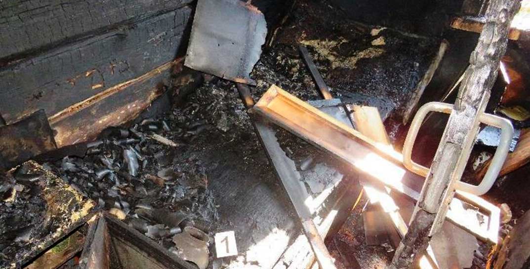 Женщина из Свислочского района, которую вместе с любовником поджег в кровати муж, скончалась в больнице. Также стали известны другие подробности трагедии