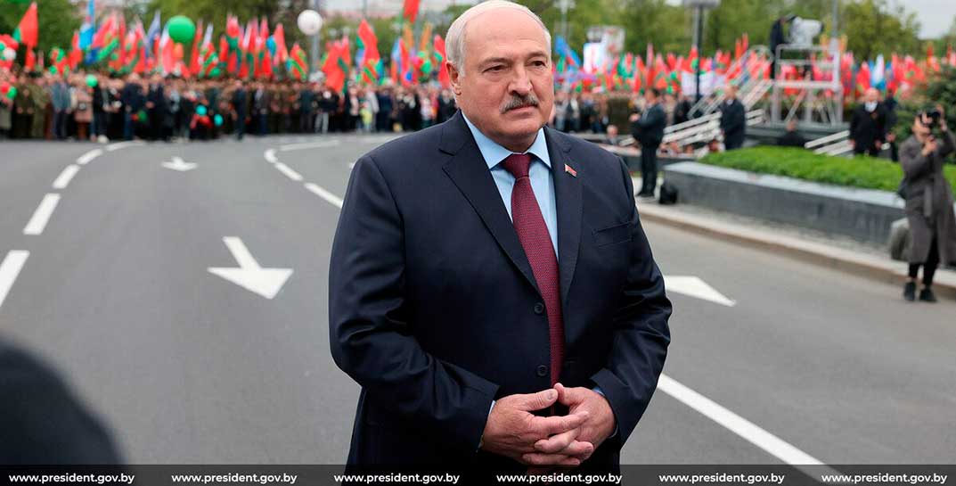 Лукашенко заявил, что польского солдата Чечко убили, и приставил к сбежавшему судье Томашу Шмидту охрану