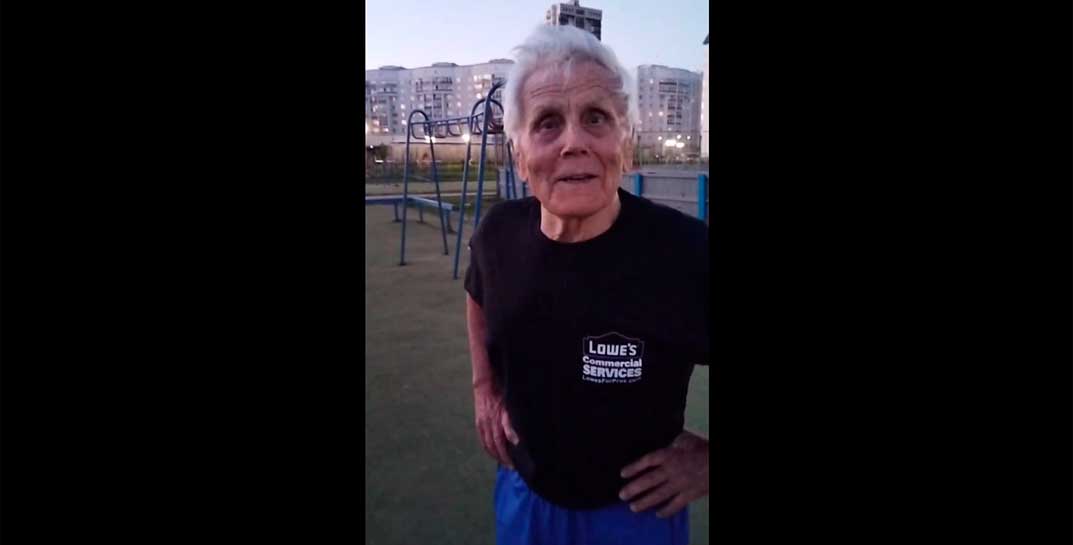 «Когда я раздеваюсь в бане, все сразу спрашивают: сколько вам лет?» 84-летний могилевчанин подтягивается, отжимается и проезжает на велосипеде по 40 км в день